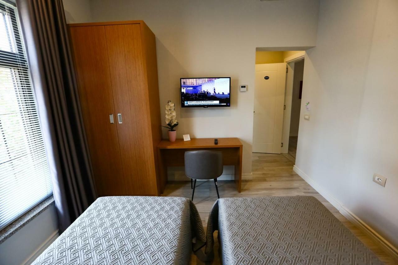 Home Hotel Tirana Extérieur photo